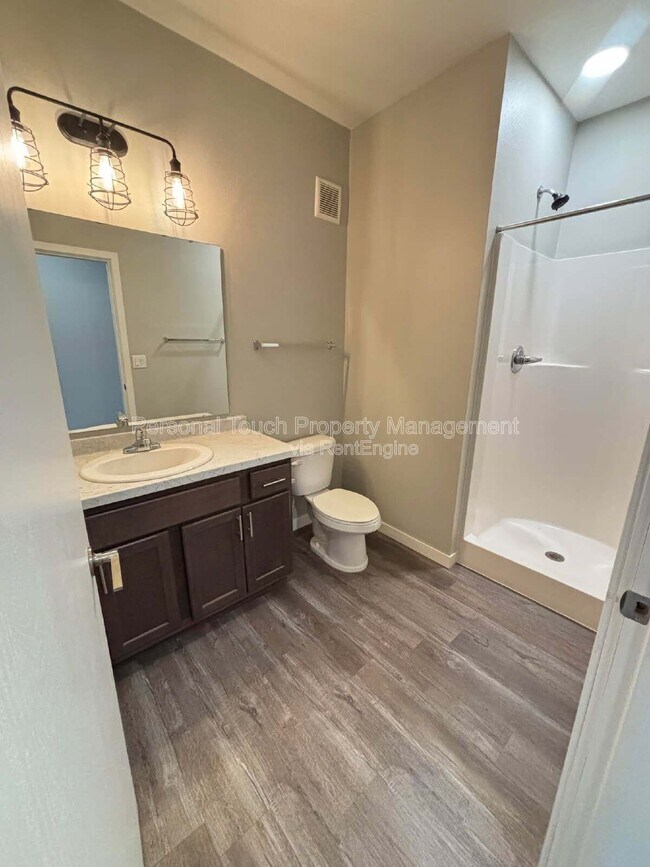 Building Photo - 600 8th St S