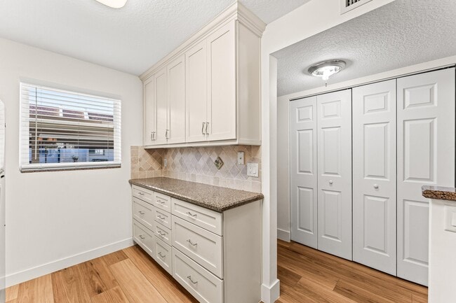 Building Photo - 2905 SW 22nd Ave