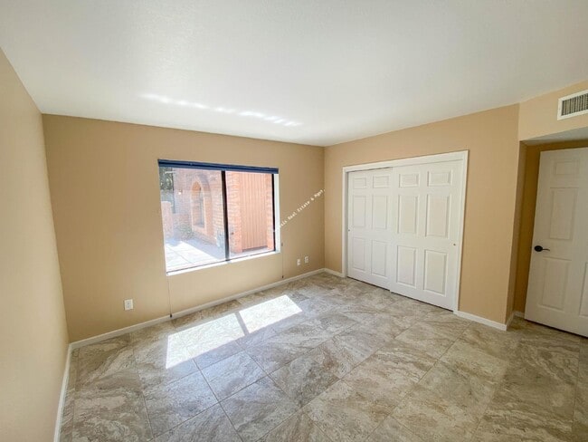 Building Photo - "Charming 2-Bed, 2-Bath Townhouse with Cozy Fireplace in Tucson's Scenic Sunrise Territory neighb...