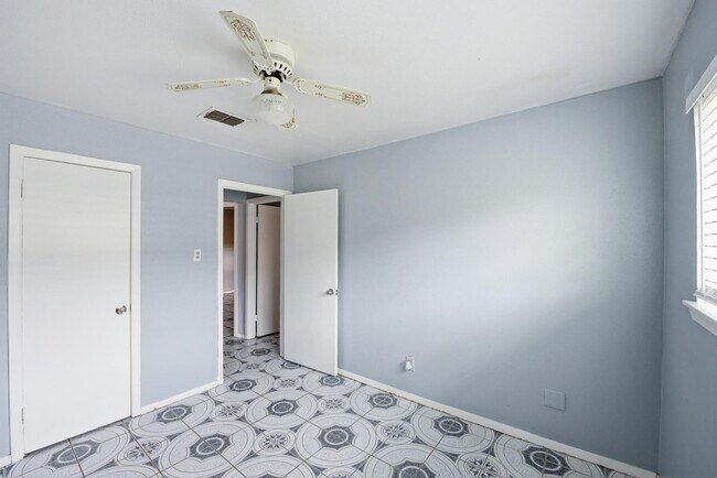 Building Photo - 3340 Burke Rd