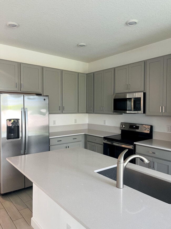 Building Photo - 4985 Navali Dr