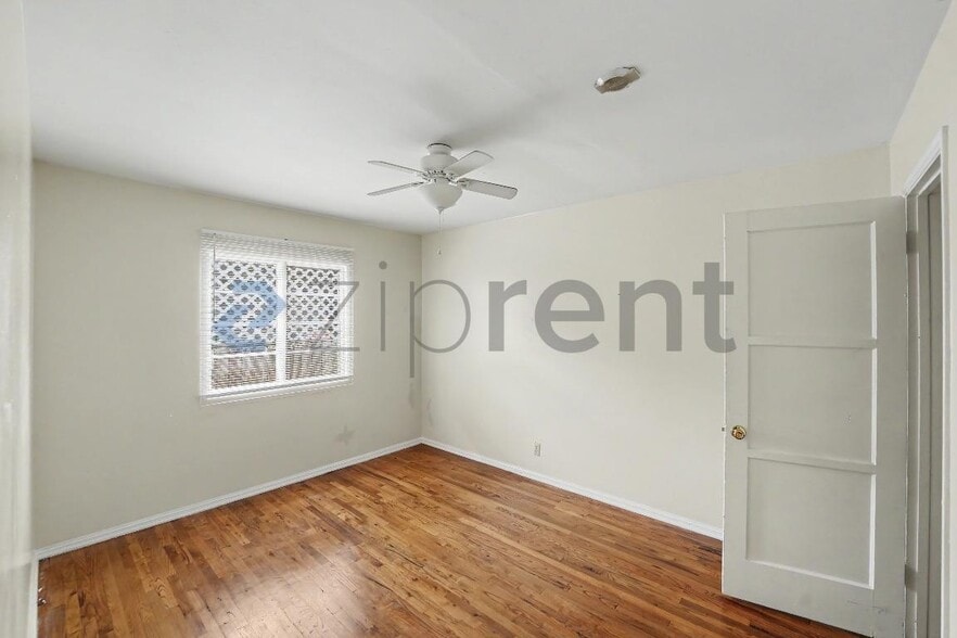 Building Photo - Unit