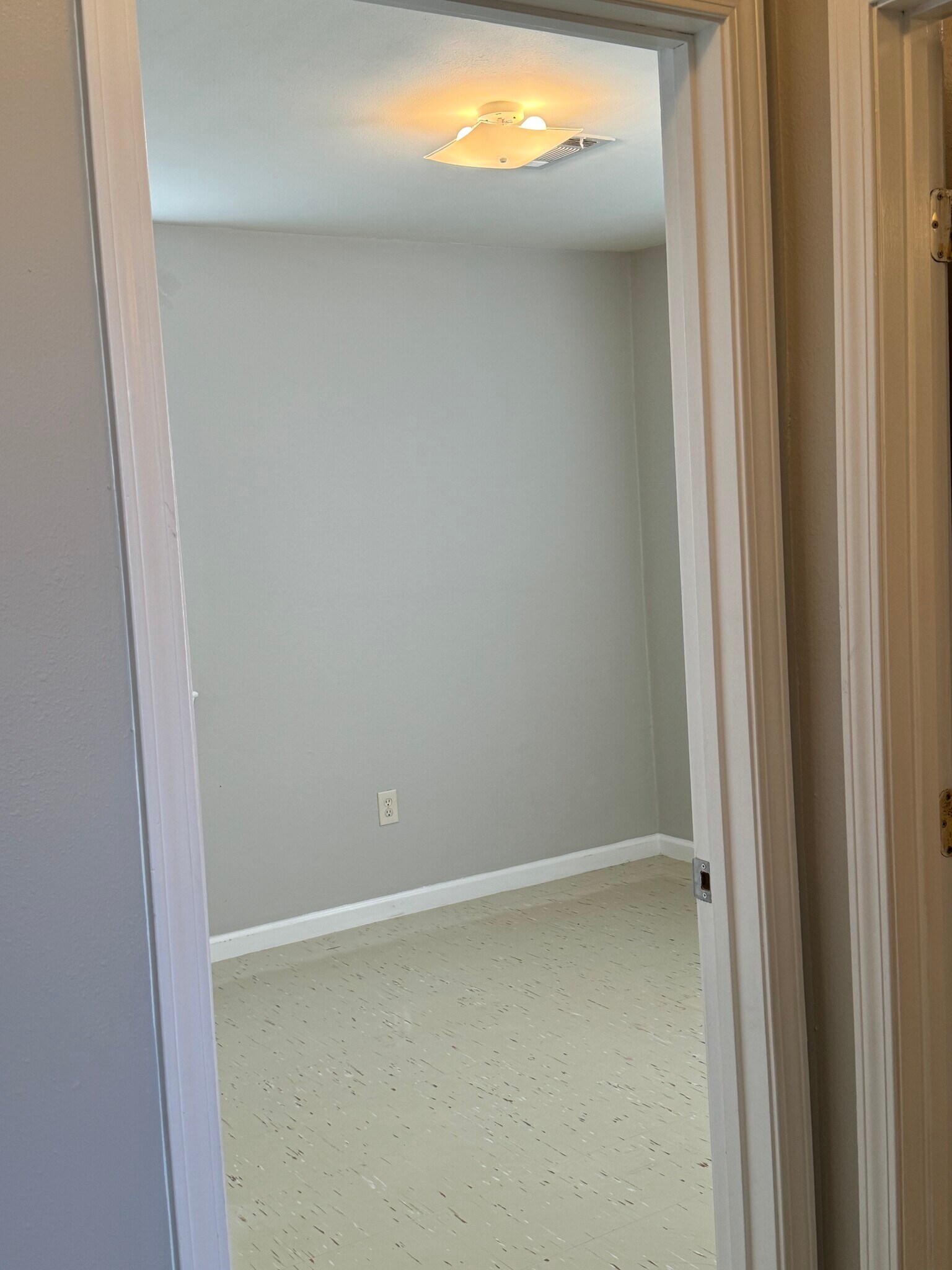 Building Photo - 2407 Rose Dr