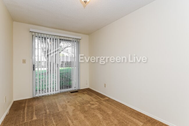 Building Photo - 6477 Rolling Glen Dr