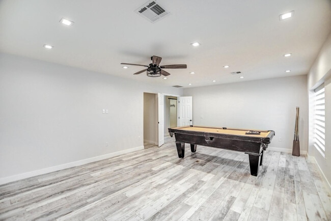 Building Photo - 6929 E Mariposa Dr