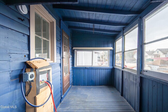 Building Photo - 22 Swan St