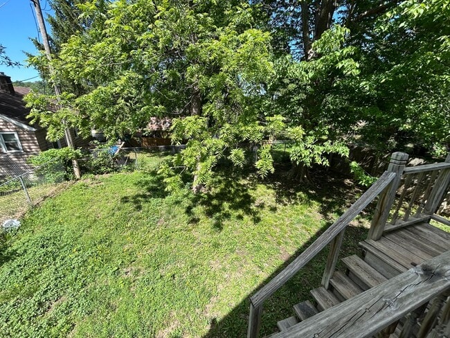 Building Photo - Must see in Person!  Huge Home Near Dundee...