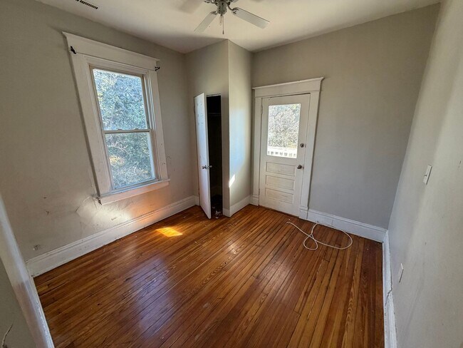 Building Photo - Charming 4bdrm/1.5bth Home Located in Richmond's North Highland Park w/Balcony!!