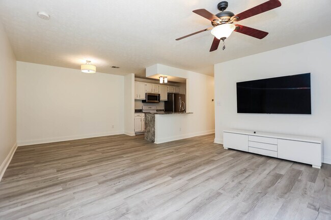 Building Photo - 8839 Eagleview Dr
