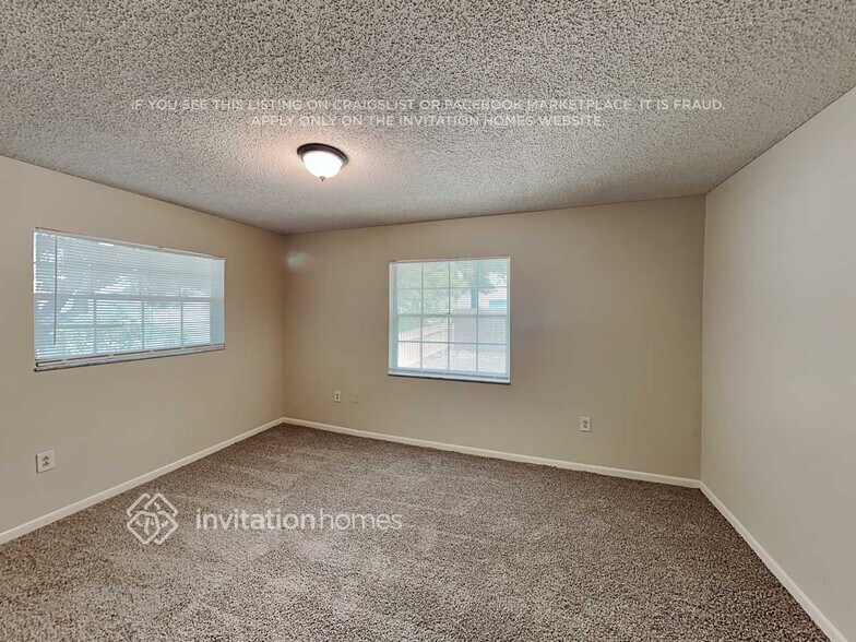Building Photo - 6906 16th Ave Dr W