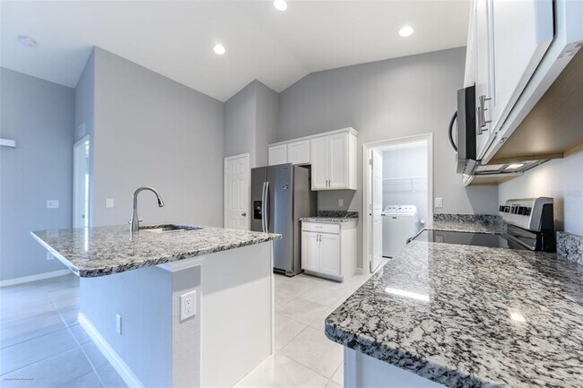 Building Photo - 25583 Deep Creek Blvd