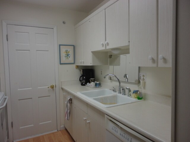 Building Photo - Beach across the Street!  Located in the Gulf Point HOA community