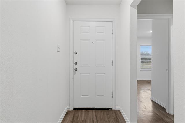 Building Photo - 104 Holiday Dr