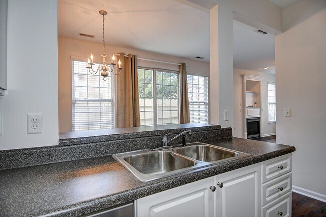 Building Photo - FOR RENT - VIRGINIA BEACH