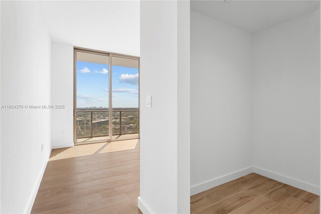 Building Photo - 2678 Tigertail Ave