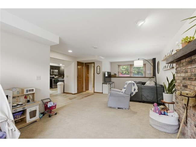 Building Photo - 3308 Roosevelt Ct NE