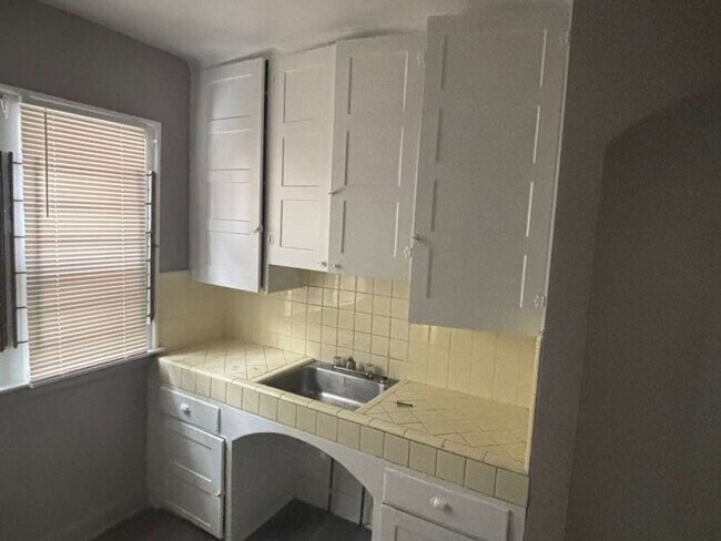 Building Photo - 19231 Mapleview St