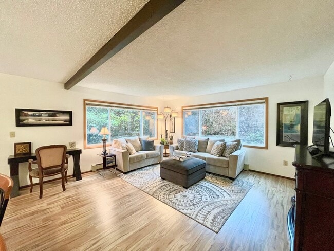 Building Photo - 1220 Glacier Ave