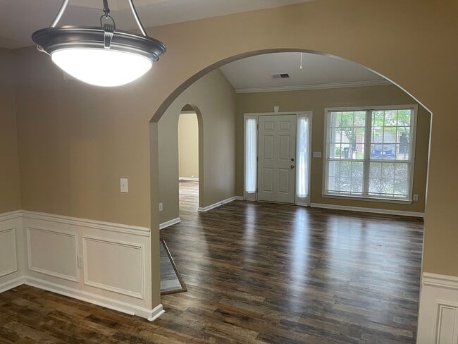 Building Photo - Town Home For Rent