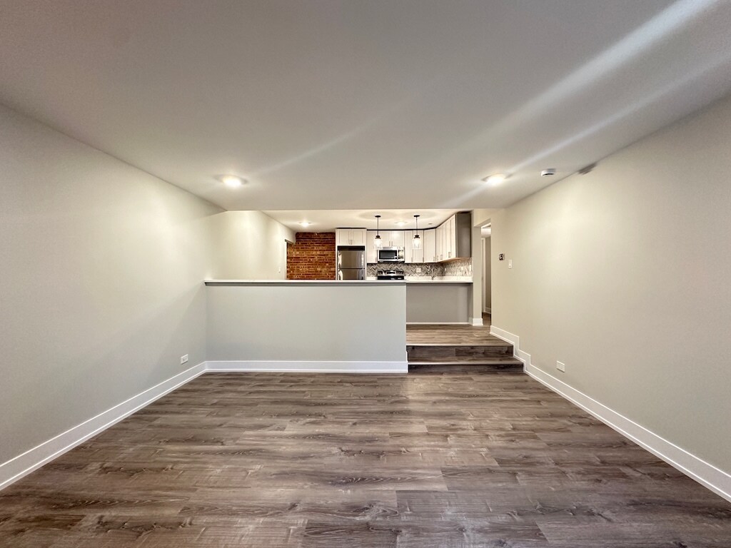 Building Photo - 1225 N LaSalle St