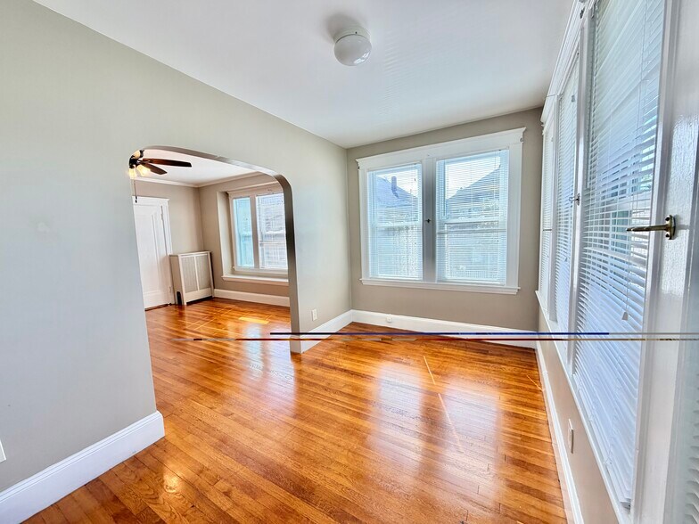 Sun room - 37 Leach St