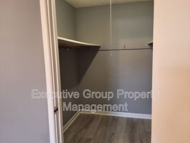 Building Photo - 345 Elmwood Dr