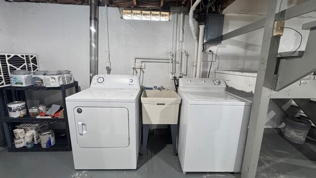 Building Photo - 707 Bong Blvd