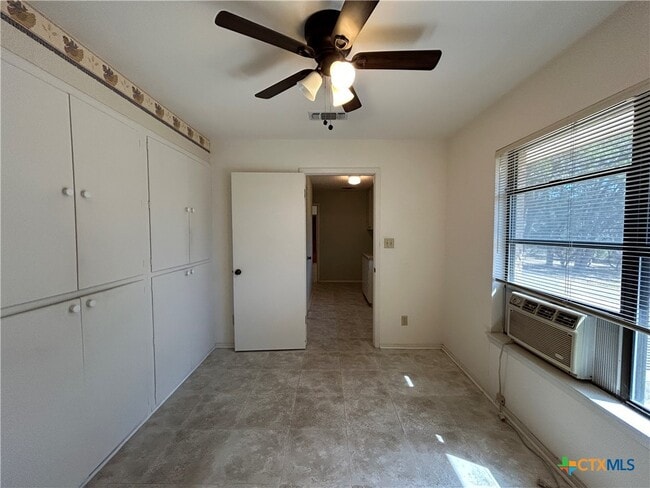Building Photo - 11 La Mesa Dr
