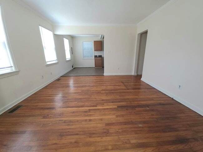Building Photo - Move In Ready 3 Bedroom Ranch!