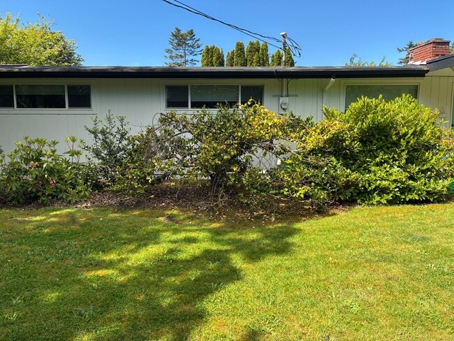 Building Photo - 3001 Oakes Ave