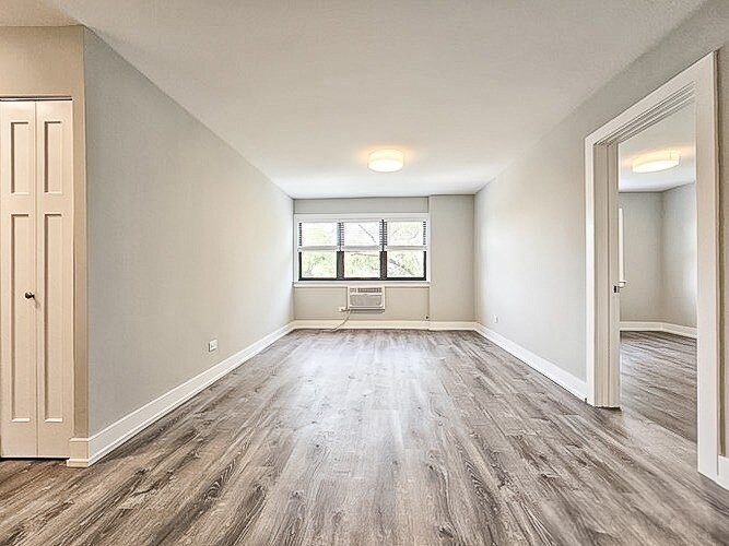 Building Photo - 454 W Barry Ave
