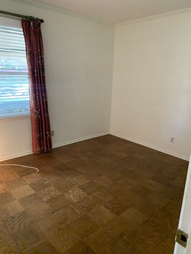 bedroom 3 - 5474 Berkeley Rd