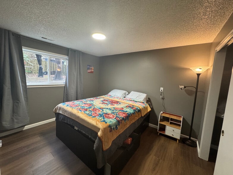 Building Photo - 14422 NE Shaver St