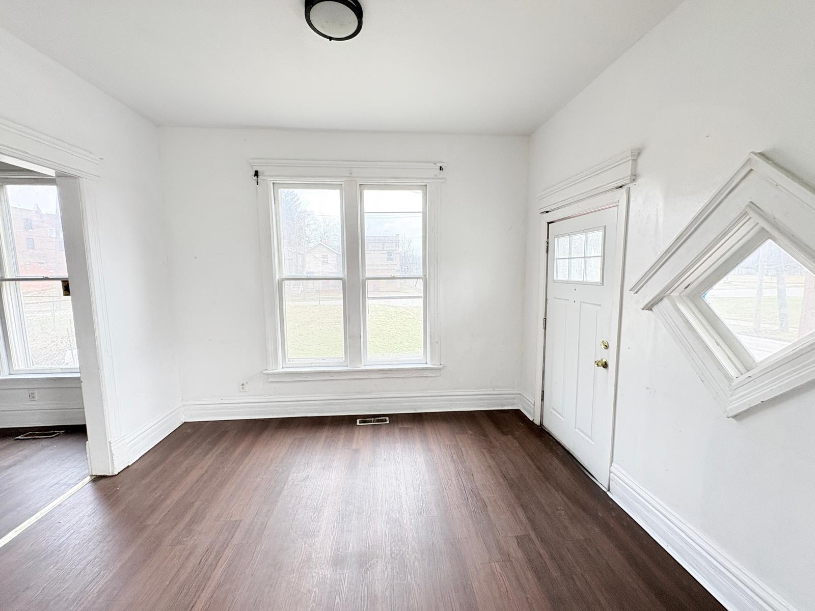 Building Photo - 833 N Michigan St