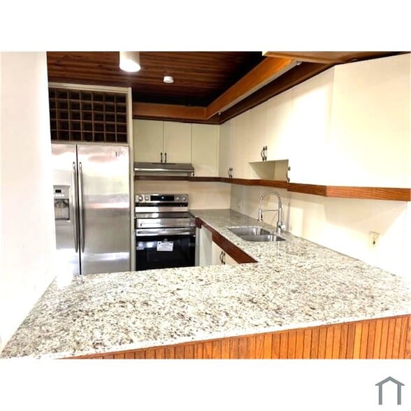 Building Photo - 1326 W 38th Pl