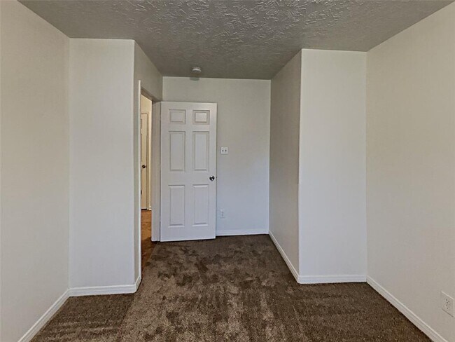 Building Photo - 13307 Montaigne Dr