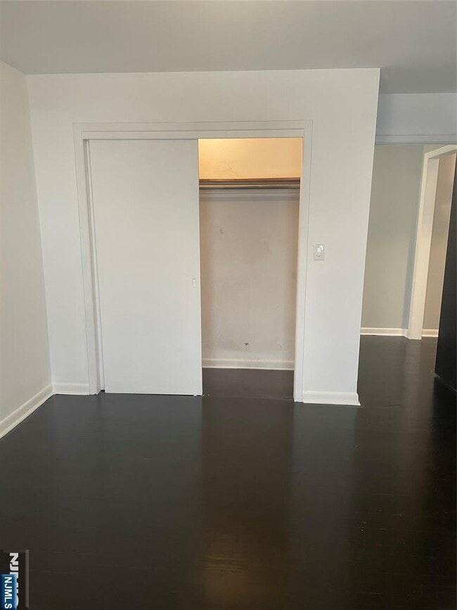 Building Photo - 113 Hawthorne Ave