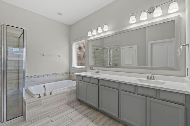 Building Photo - Come visit this beautiful home in the gate...