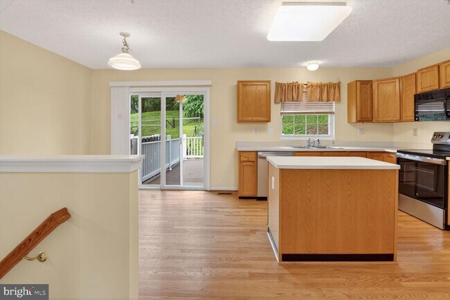 Building Photo - 158 Glen View Terrace