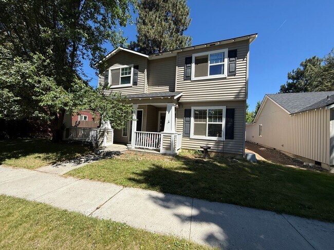 Building Photo - Fantastic 3 Bed/2.5 Bath Single Family Home in SE Bend