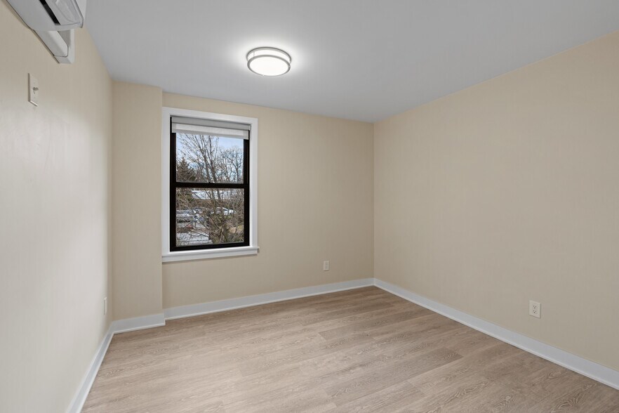 Building Photo - 135 Wakefield Ave