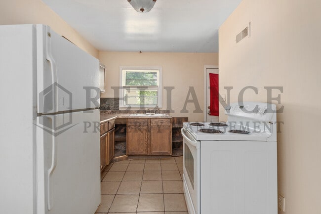 Building Photo - 1421 N Holyoke St