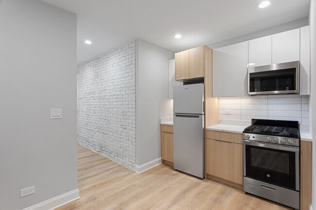 Building Photo - 1621 W Chase Ave