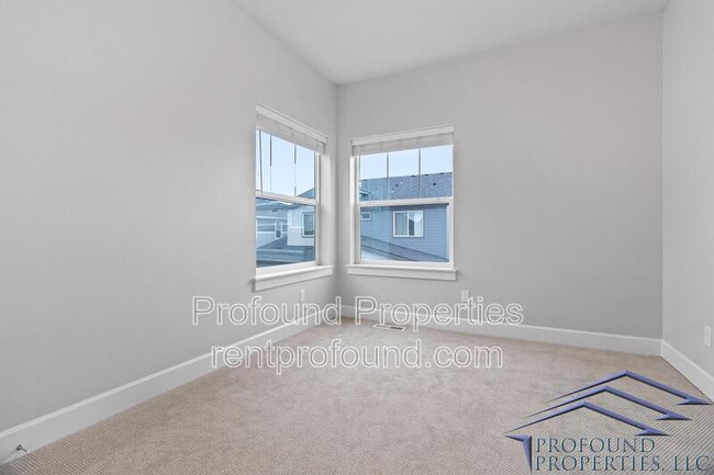 Building Photo - 6843 SE Red Alder St