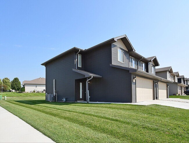 Building Photo - Charming 3-Bedroom Home in Quiet Omaha Nei...