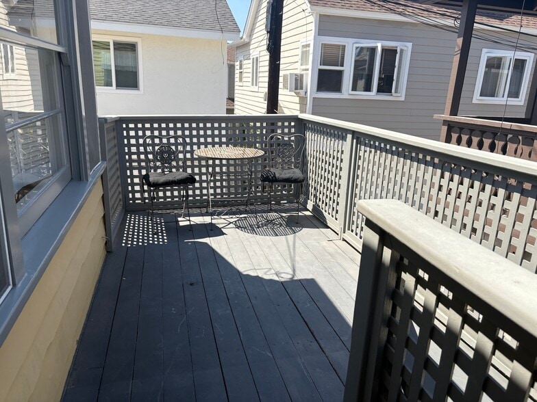Building Photo - 117 Apolena Ave