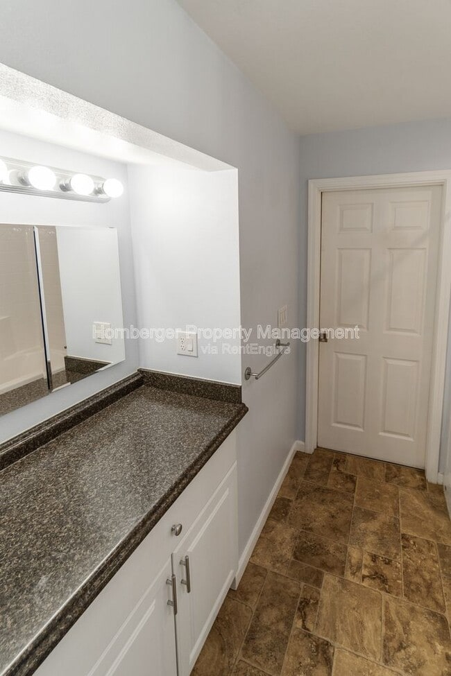 Building Photo - 2324 E South Crescent Ave