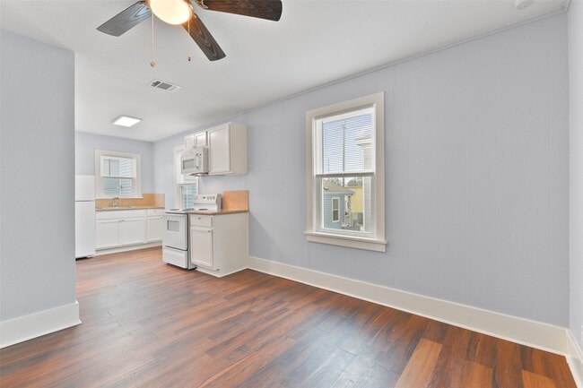 Building Photo - 909 28th St