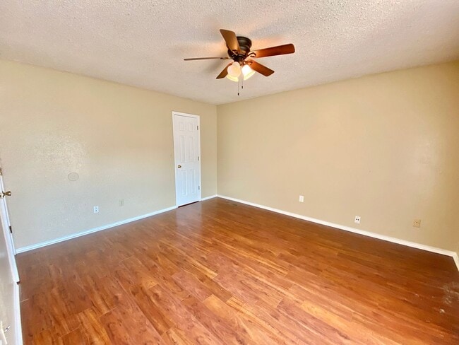 Building Photo - Charming 3/2/2 Jenks Home