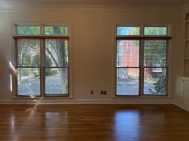 Building Photo - 83 Asphodel Dr